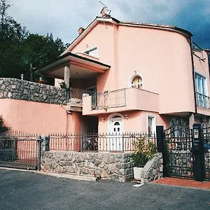 Mihaela Apartment